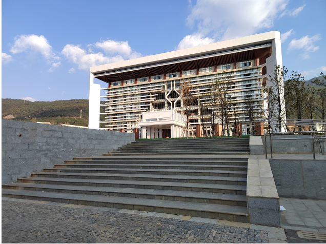 丽江职教园区新校�?loading='lazy'